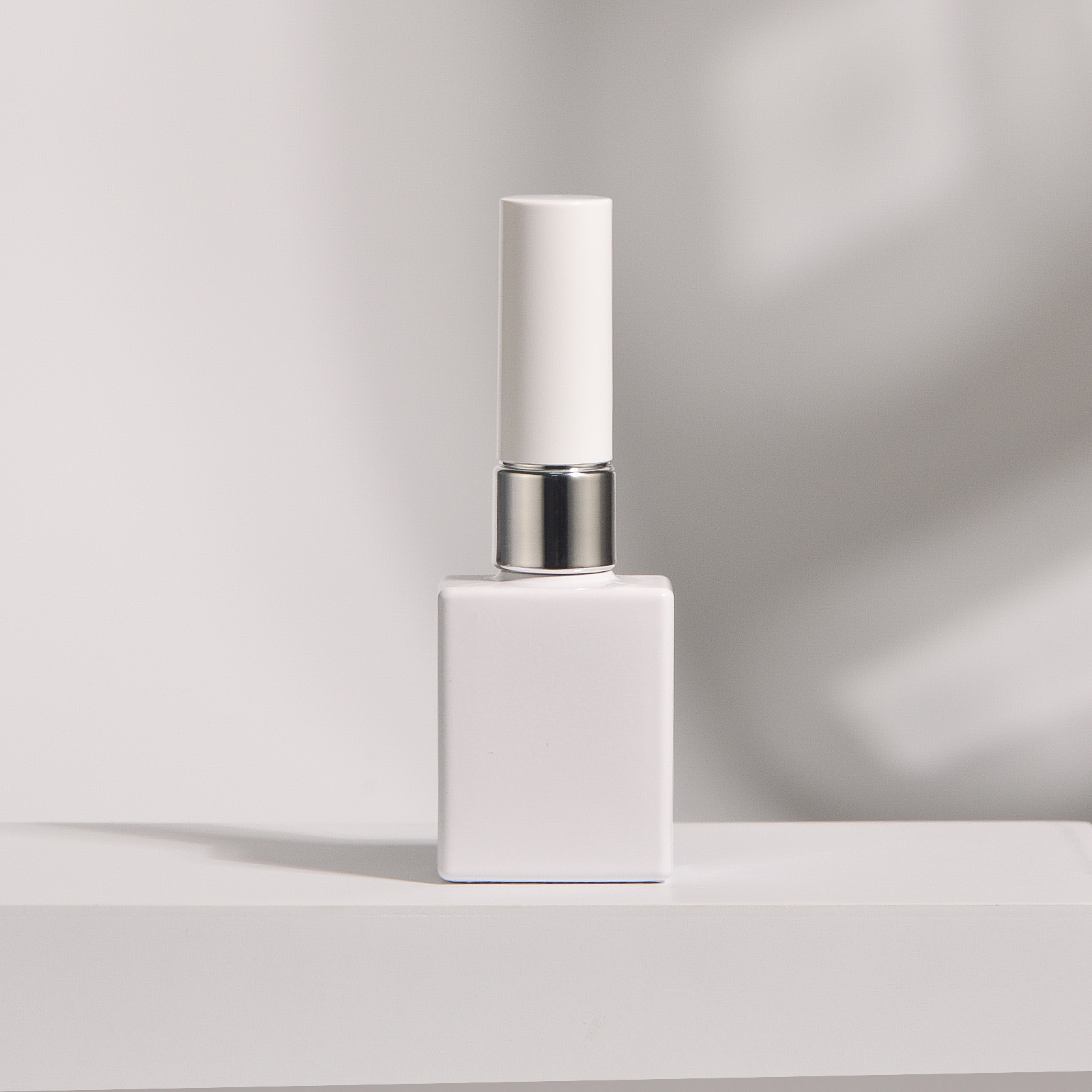‌ Botella de esmalte de uñas v - Luxury Skincare Samples reseña y precio